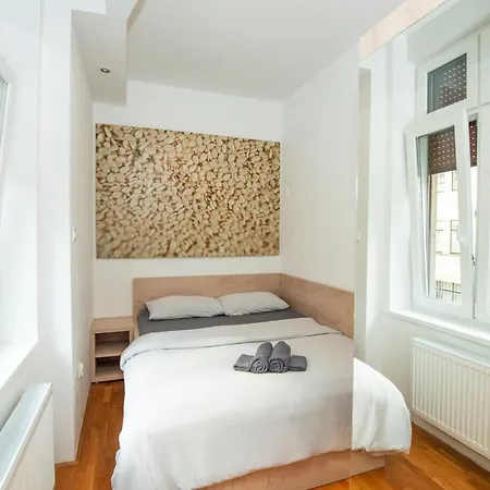 ゲストハウス ビバ ルームス