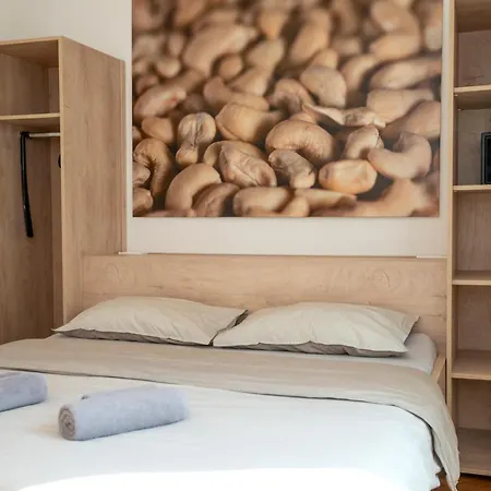 ゲストハウス ビバ ルームス