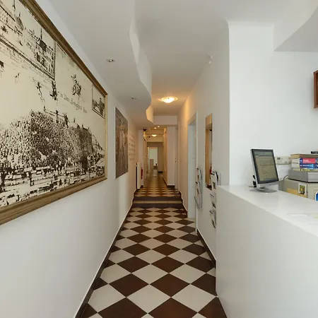 ゲストハウス ビバ ルームス 3*